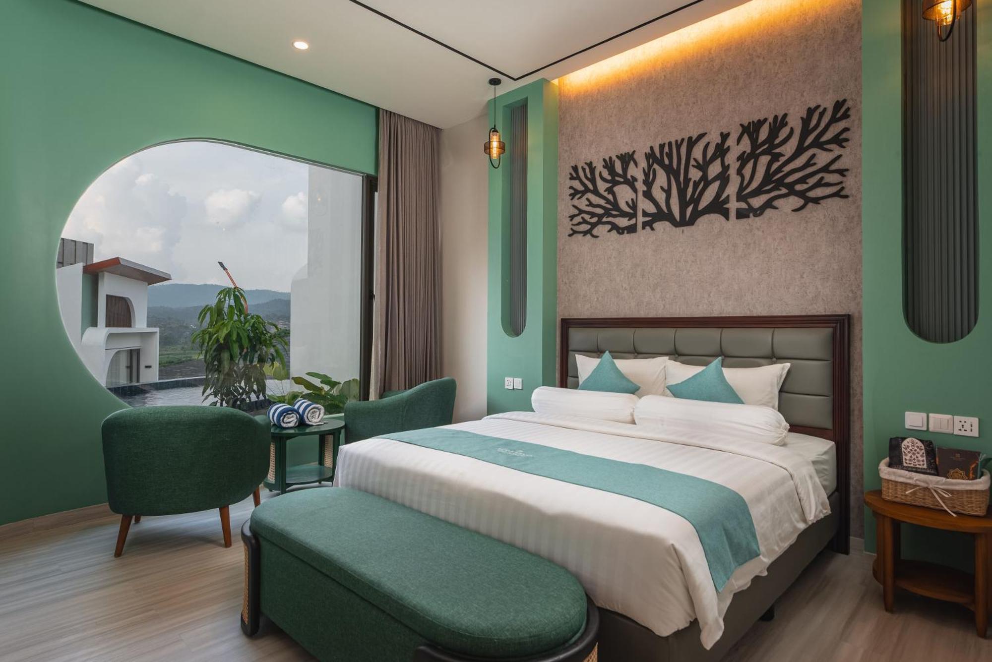 Kamar Queen dengan Pemandangan Kolam